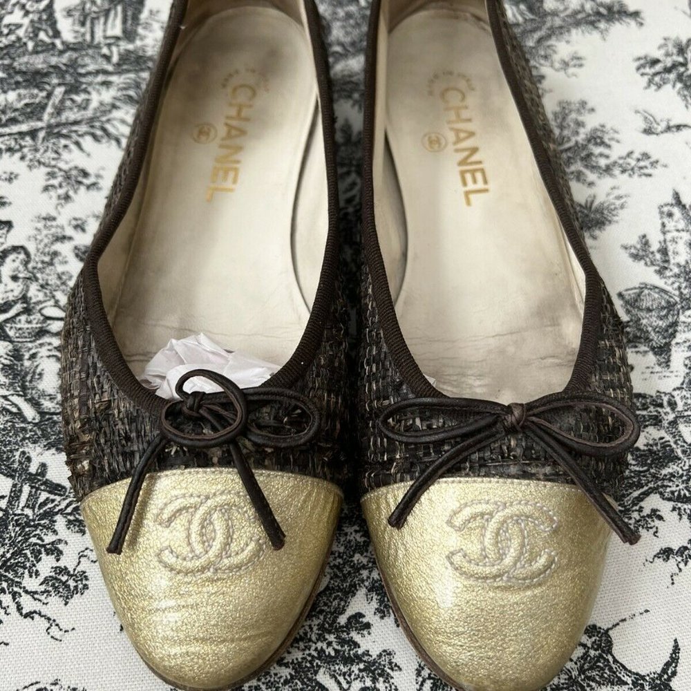 CHANEL Tweed and Leather Ballet Flats